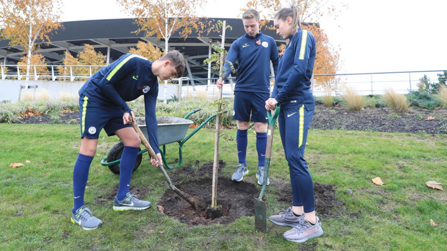 Academy players plant trees at Manchester City