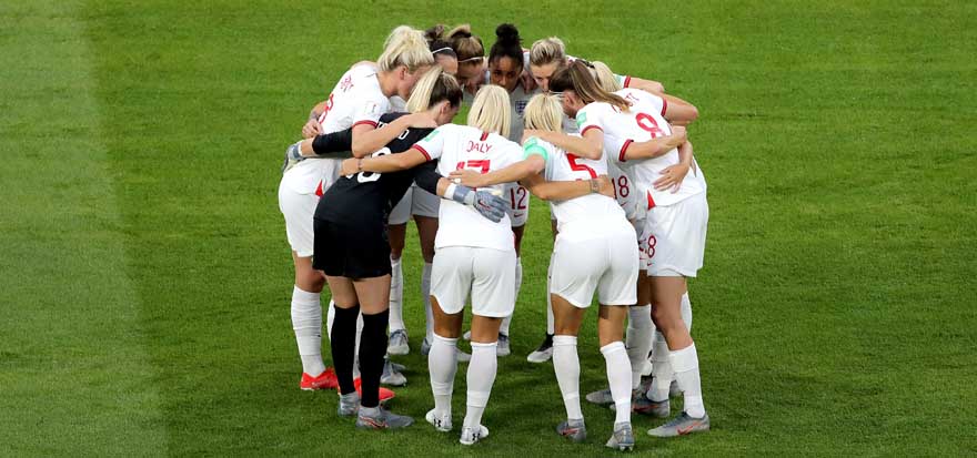 England Women's huddle