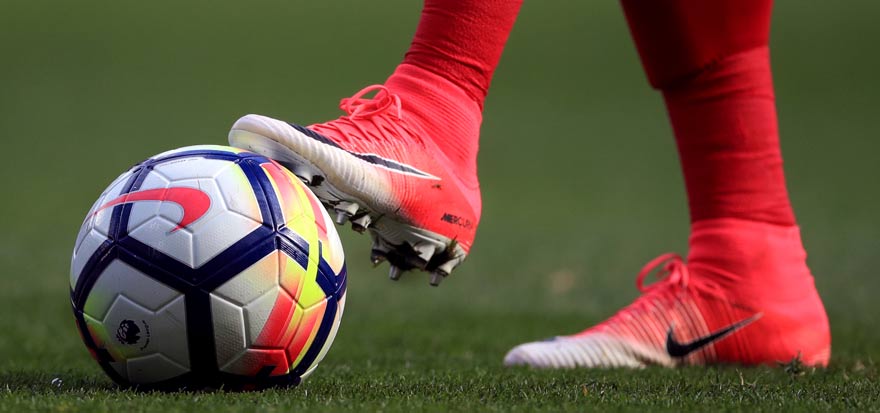 A player controls a matchball
