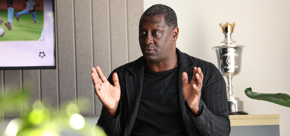 Emile Heskey hosts young players for an AIMS experience day at PFA HQ